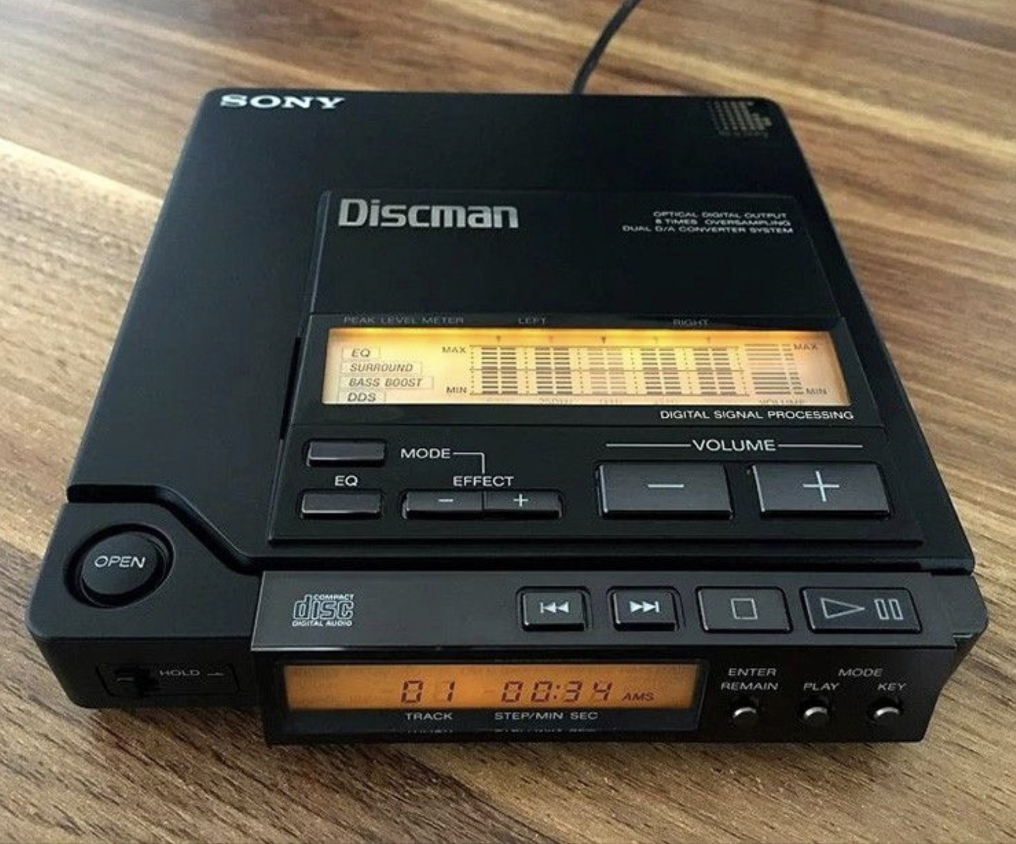 Sony D-Z555 Discman LCD CD Player Made In Japan