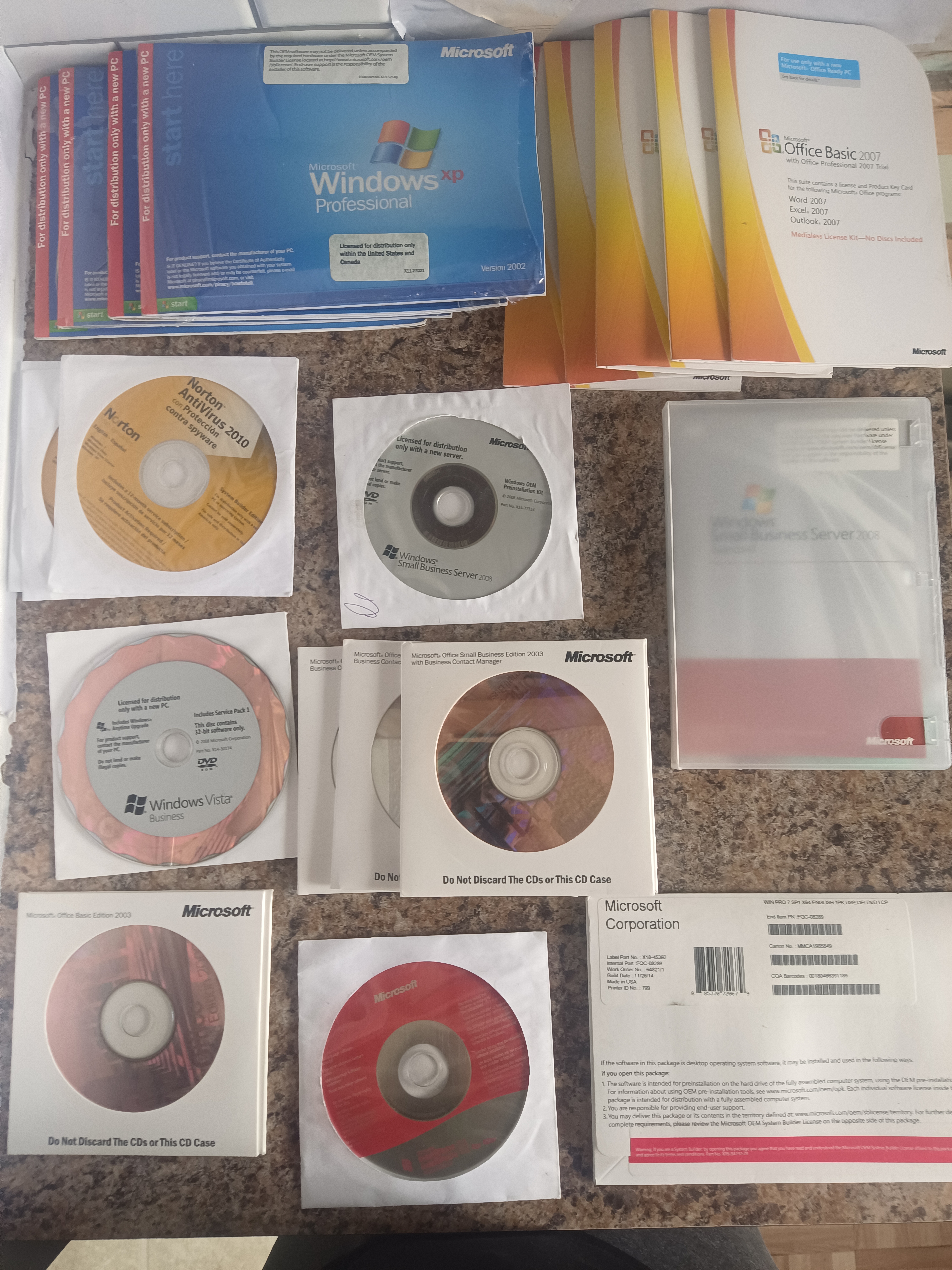 Lot of 14 Licenses  OEM Disks, Microsoft XP, Office, Server 2003 Vista & More Li