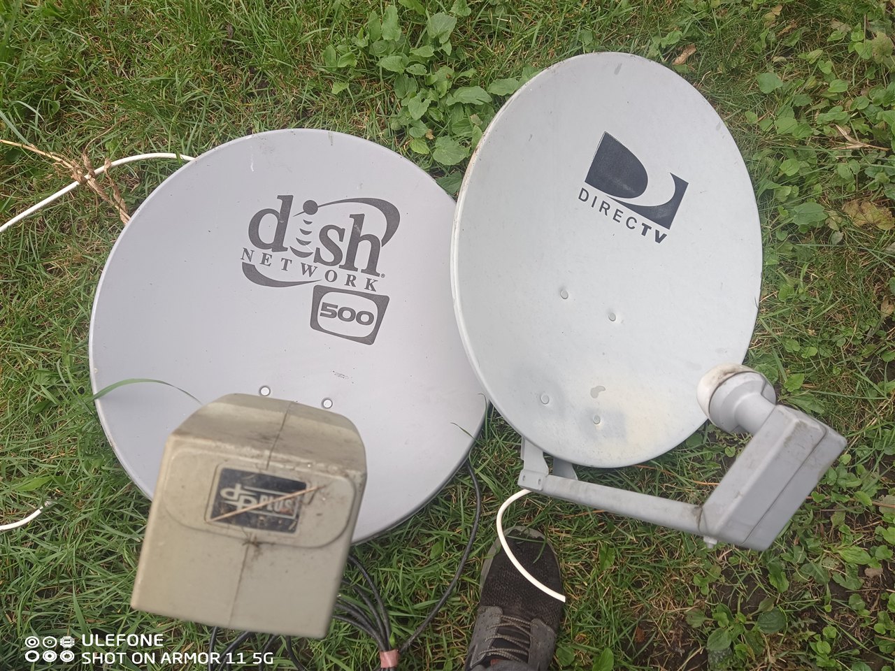 Lot Of 3 Satellite Dishes With Lnbs (Dish Network 500, Directv, Dish Pro)